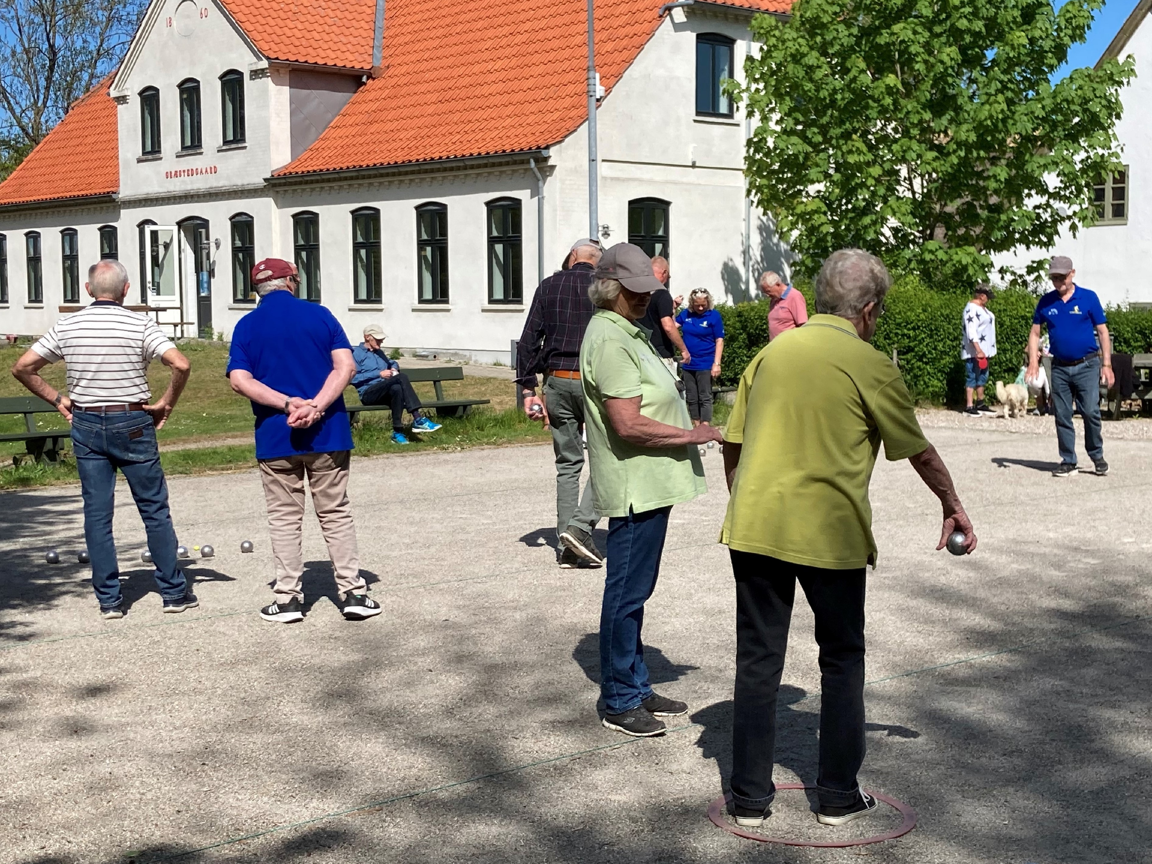 Og så er spillet i gang