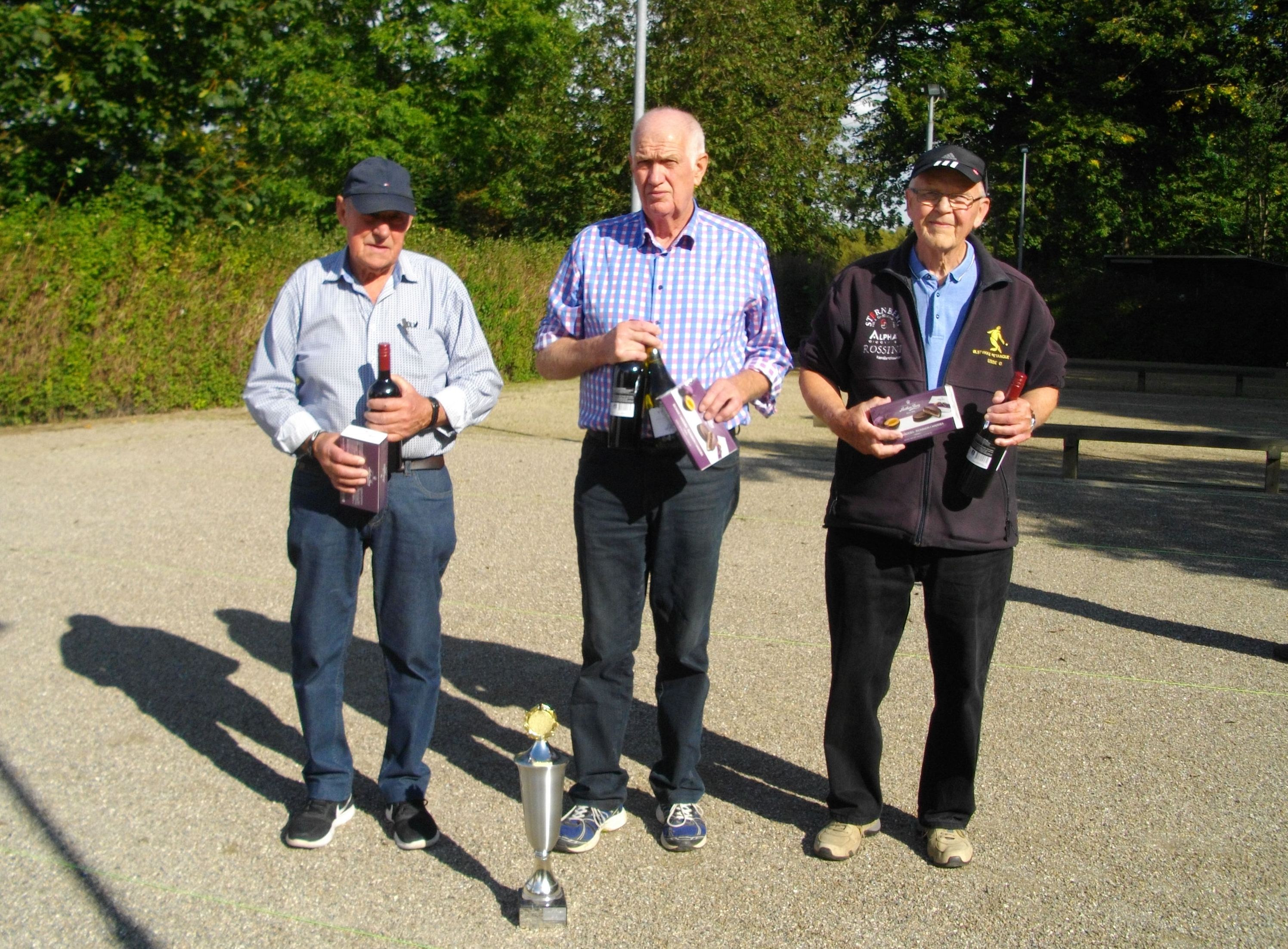 Klubmester Hans flankeret af nr. 2 Frode og nr. 3 Ebbe